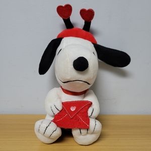 Hallmark Snoopy Valentine’s Day Dog Plush 9" Hearts Stuffed Animal Toy‎ 2021